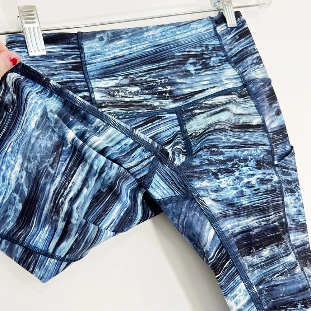 Lululemon Fast and Free Crop in Shorelines Multi Blue Size 4